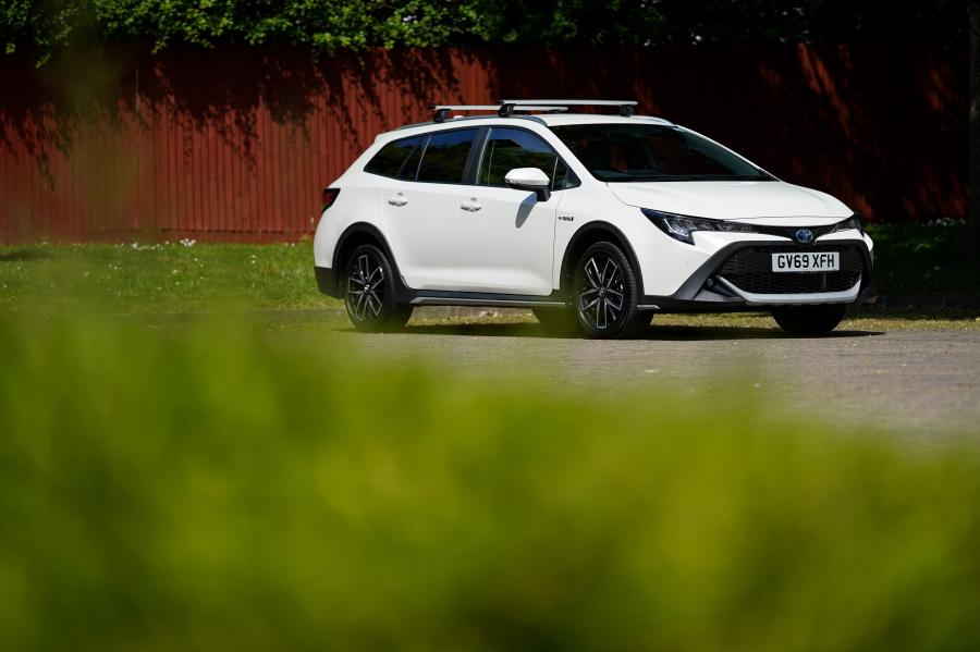  Toyota Corolla Trek Hybrid 2020 года  (UK) (фото 4 из 40)